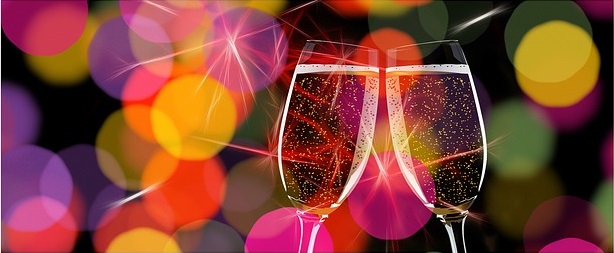 champagne glasses 162801 640